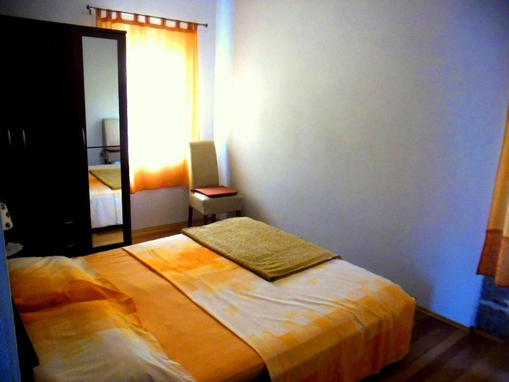 Apartments with a parking space Lukoran  Bagian luar foto